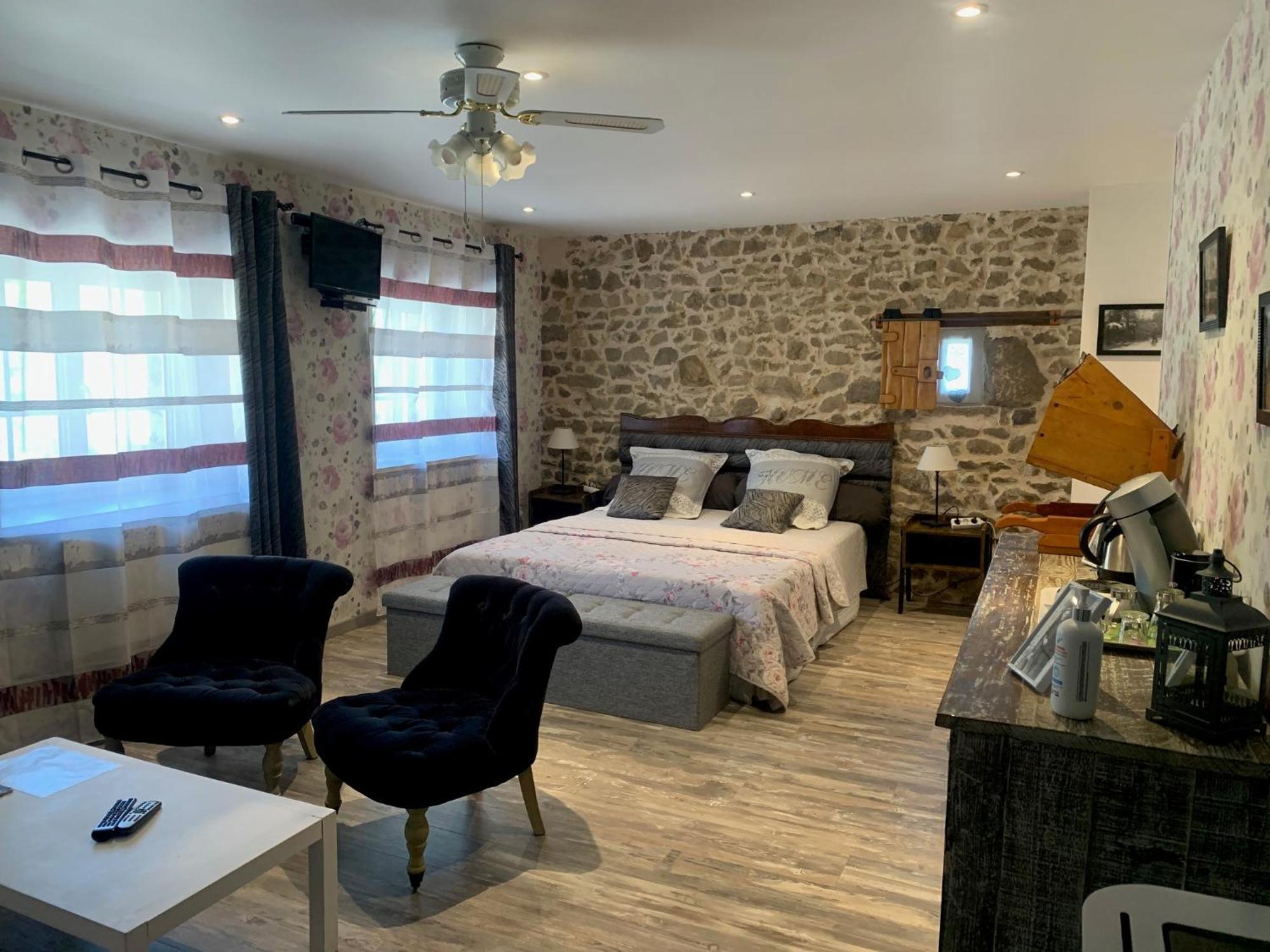 Chambres D'Hotes Les Vergers De Louise Thiolieres Esterno foto